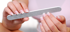 Qué necesitas para quitarte el esmalte en gel de las uñas?